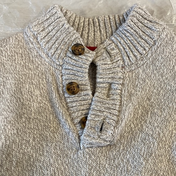 Carter’s Pullover - Picture 2 of 6